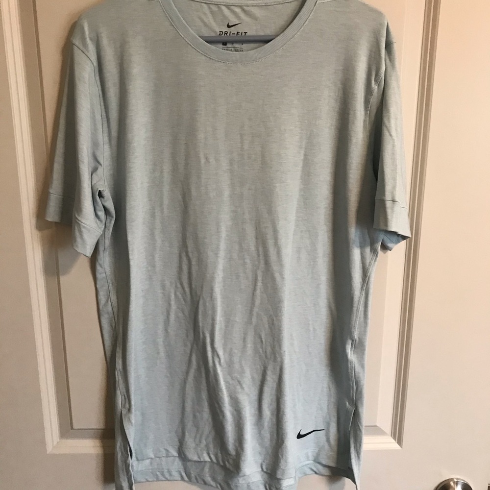 Nike yoga cut shortsleeve